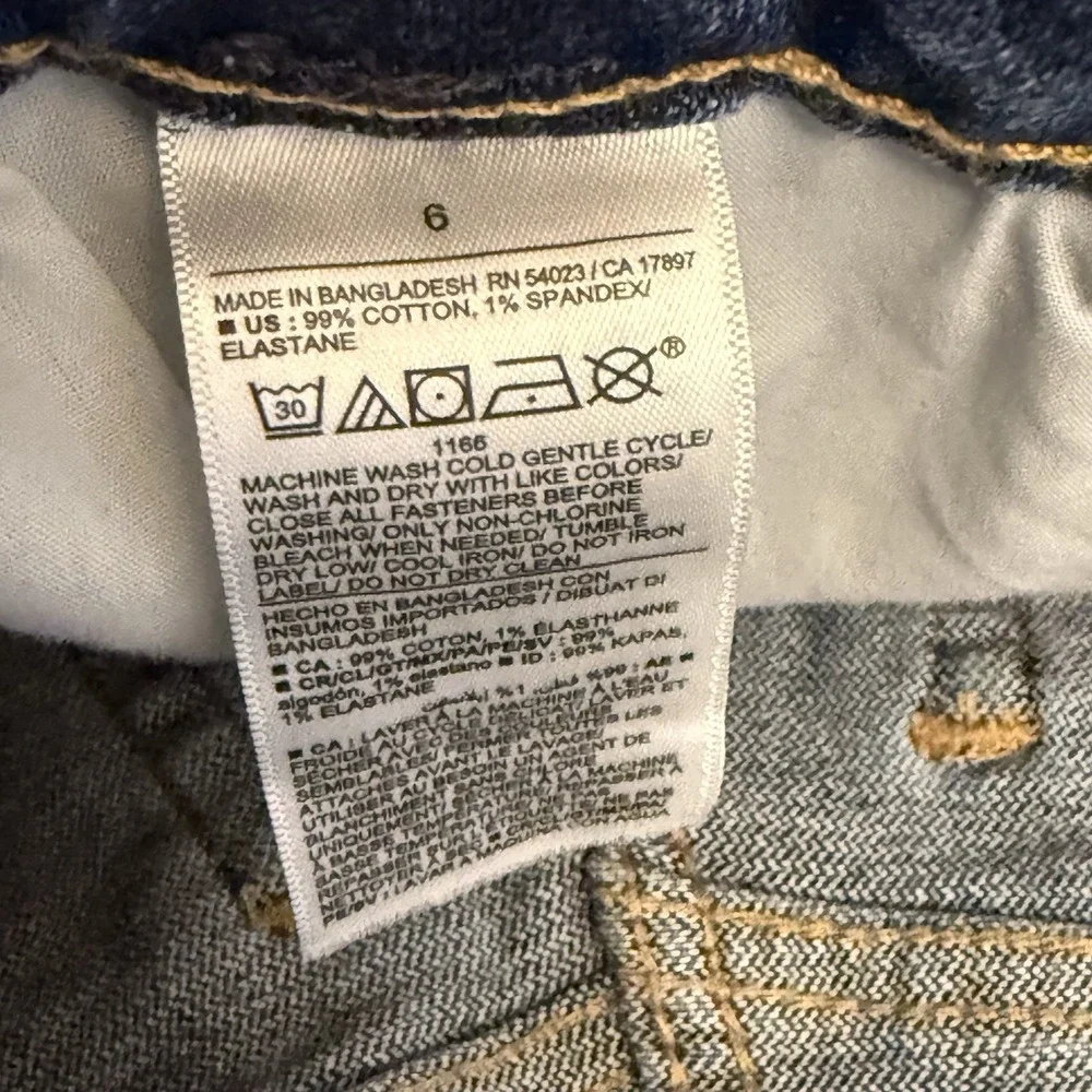 Old Navy Sky Hi A Line Jean Shorts Sz 6 Raw Hem Button Fly 2 Pair Lot Denim Blue - Picture 12 of 15
